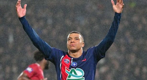 Kylian Mbappé in action for PSG.